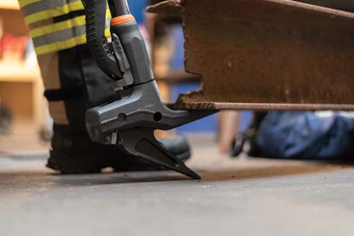 Forcible entry tool T1